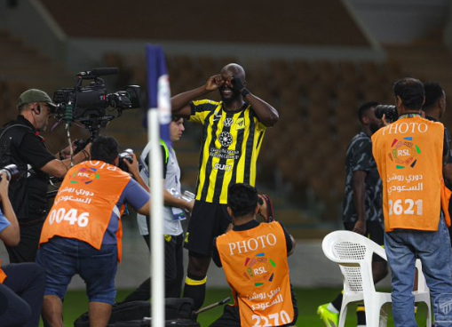 الاتحاد يفوز على الخليج بهدف ويقفز للمركز الخامس