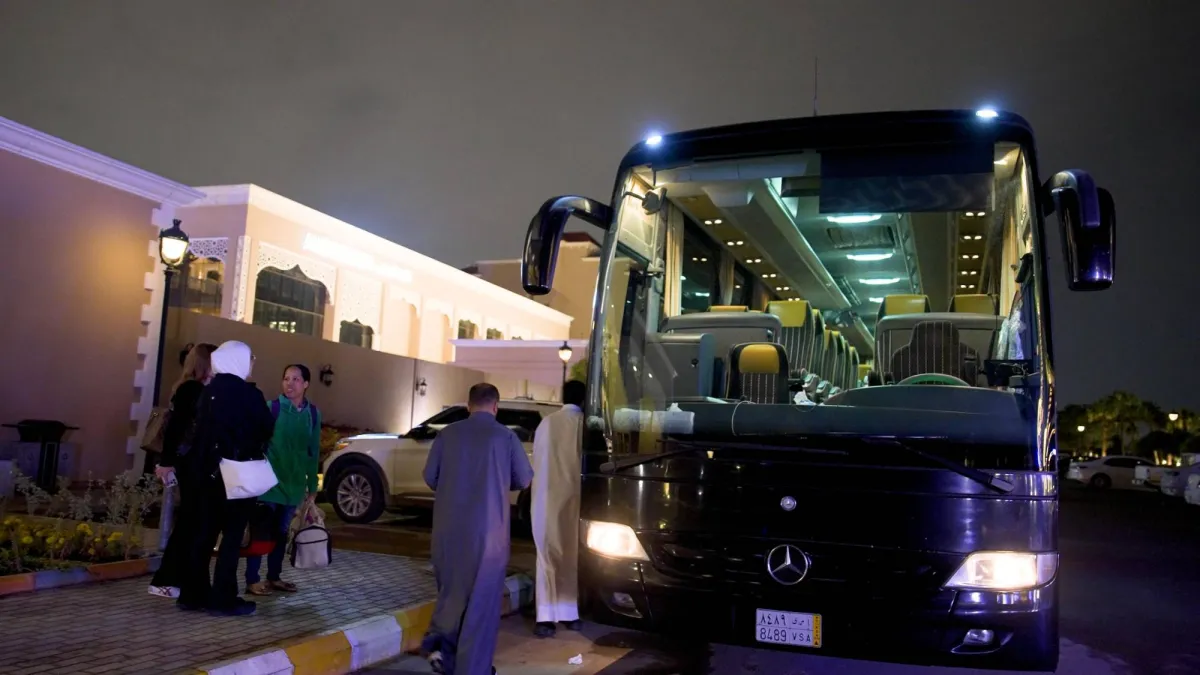 «في ضيافة الملك سلمان»… عالقون خليجيون يروون تفاصيل الاستضافة السعودية