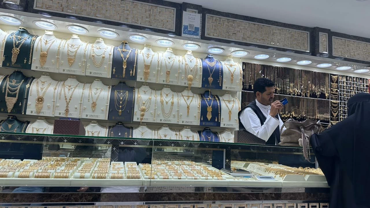 قرب العيد يشعل أسواق الذهب في جازان