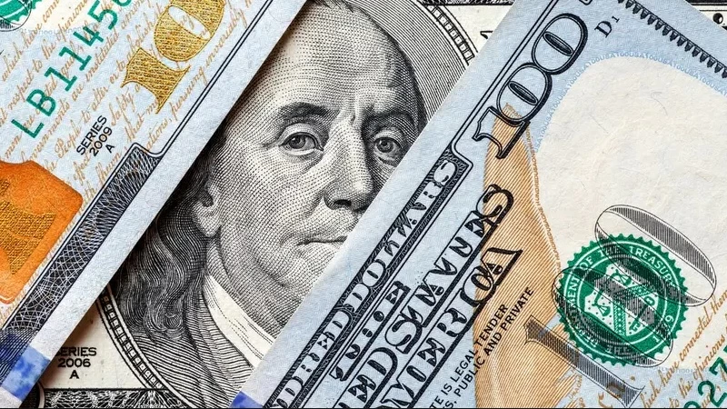 ارتفاع الدولار مع تفاقم أزمة الطاقة وزيادة مخاطر التضخم