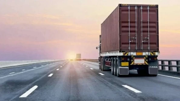 الهيئة العامة للنقل تتيح للمنشآت المرخصة التعاقد لنقل البضائع للغير مؤقتاً