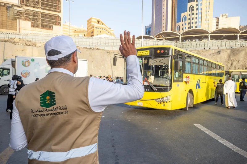 جاهزية بلدية قصوى.. 18 ألف كادر لخدمة ضيوف الرحمن في العشر الأواخر