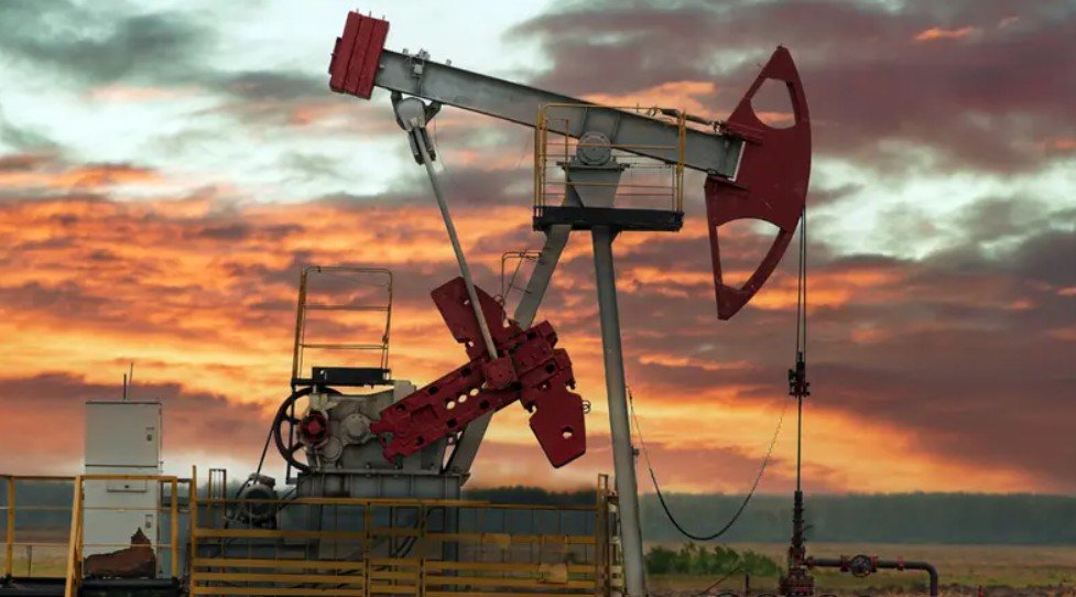 أسعار النفط تشتعل عالميًا مع تصاعد الصراع بالشرق الأوسط