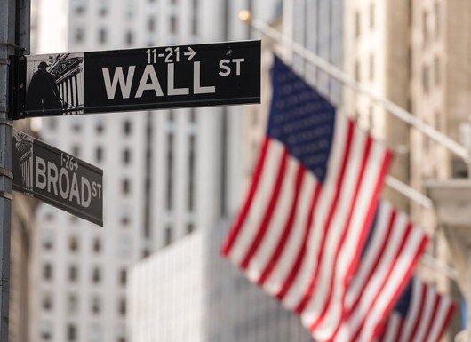 وول ستريت تحت الضغط مع ارتفاع النفط وتباطؤ التوظيف