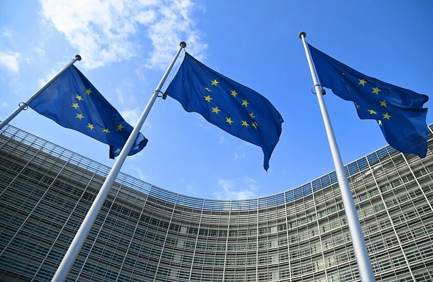 المفوضية الأوروبية للدول: طبقوا العمل عن بعد وقدموا إعانات للنقل العام