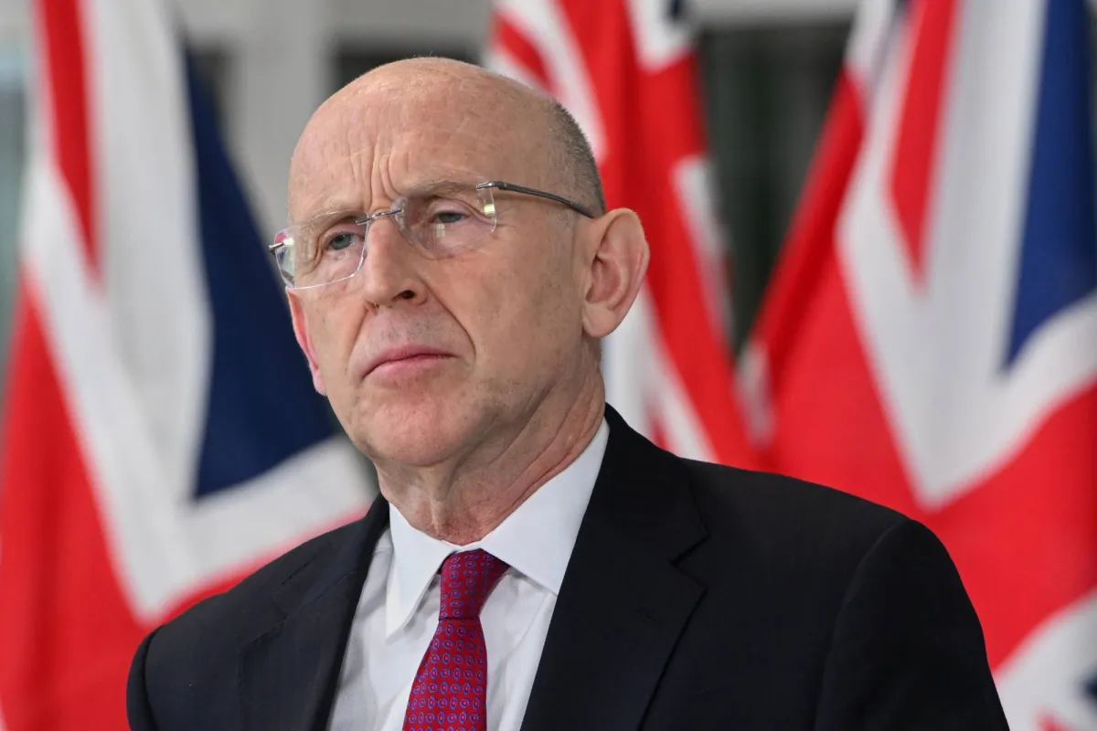 طائرة وزير الدفاع البريطاني تتعرض للتشويش خلال تحليقها قرب مقاطعة روسية
