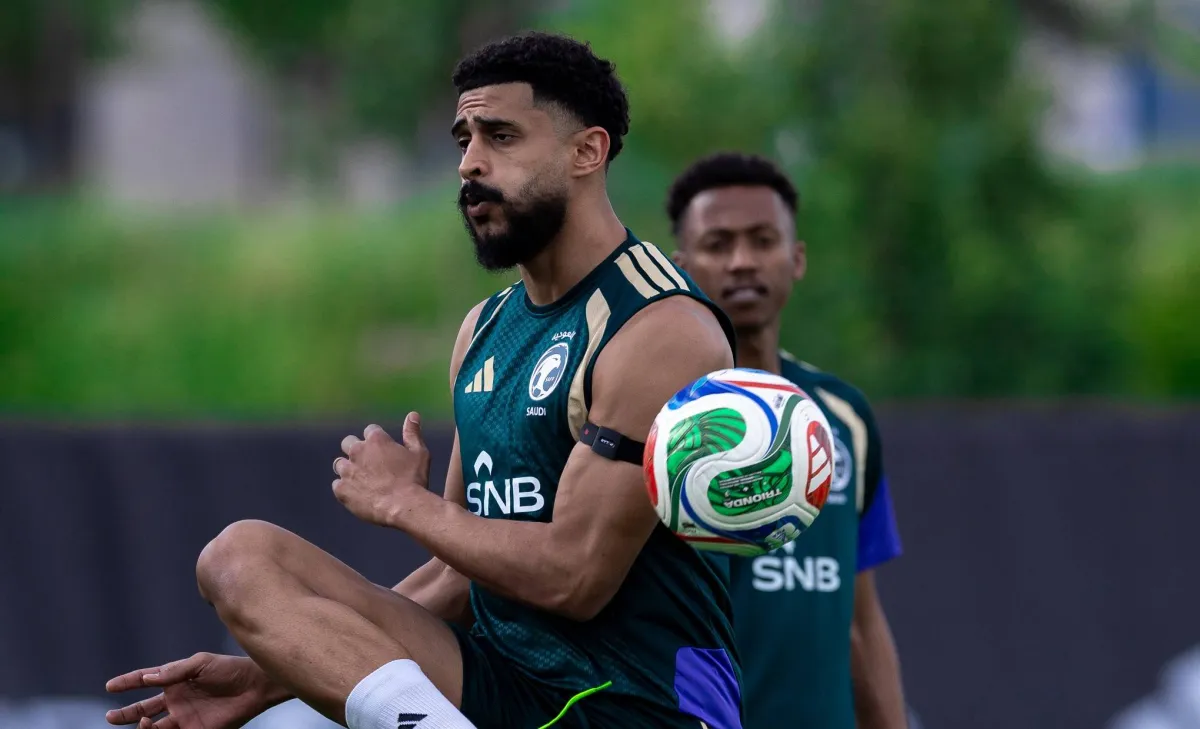 العمري لـ«الشرق الأوسط»: أفكار دونيس تصلنا عبر الفيديو والتدريبات