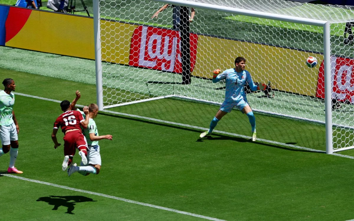 «فيفا» ينسب أول هدف عربي في مونديال 2026 إلى مدافع سويسرا