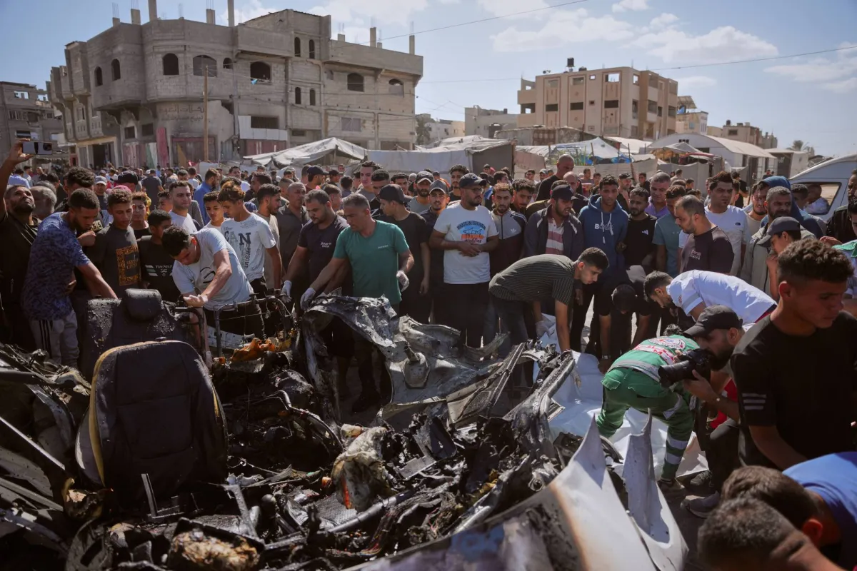 قتيلان فلسطينيان بقصف إسرائيلي استهدف حافلة مدنية وسط غزة